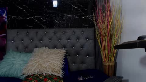 NALAROY online show from 12/30/24, 08:04