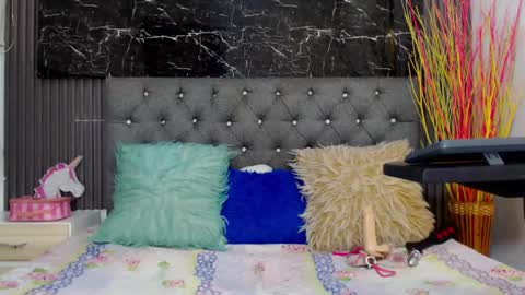 NALAROY online show from 01/18/25, 07:17