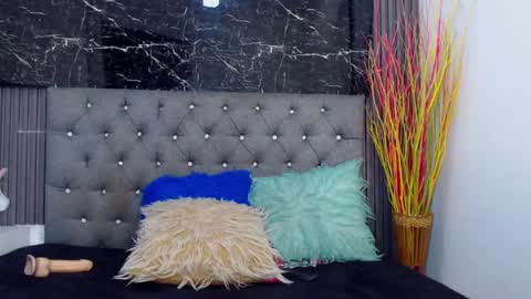 NALAROY online show from 02/12/25, 07:34