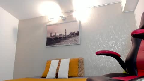   online show from 11/21/25, 07:56