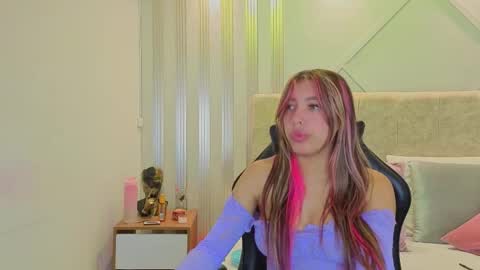 Snapshot of nami_sweet_ chatting on 10/24/25, 12:01 nami_sweet_ online show from 10/24/25, 12:01