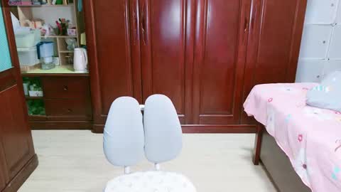 Nana online show from 12/19/25, 12:23