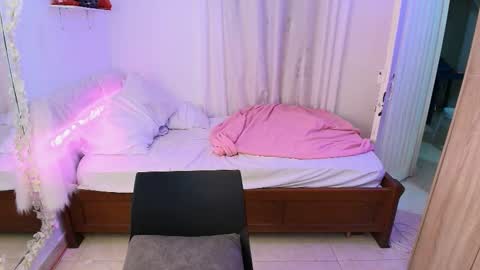 Snapshot of nanami_20 chatting on 11/22/25, 12:20 samantha online show from 11/22/25, 12:20