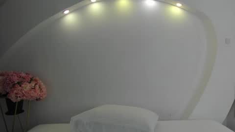 NanaOsaky online show from 02/08/25, 12:28