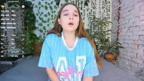 Luna online show from 02/19/25, 06:22