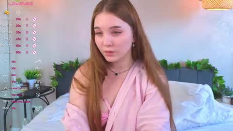 Luna online show from 09/23/25, 05:32