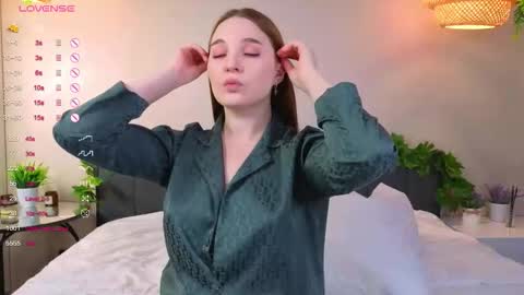 Luna online show from 10/12/25, 05:28