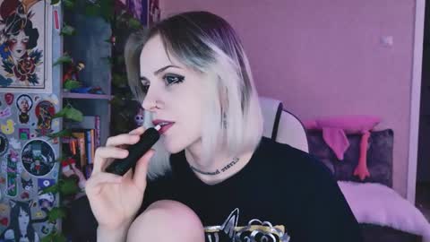 Snapshot of nanitamoore chatting on 05/17/26, 10:06 Monday-Friday 12-4 AM and 6-9 AM New York time online show from 05/17/26, 10:06