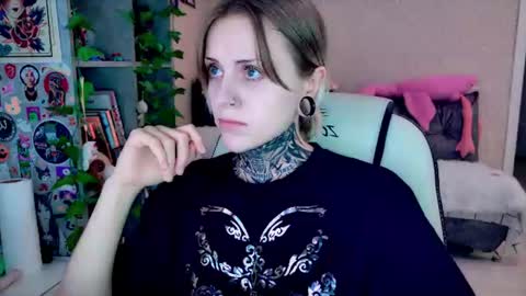 Snapshot of nanitamoore chatting on 07/19/26, 08:01 Monday-Friday 12-4 AM and 6-9 AM New York time online show from 07/19/26, 08:01
