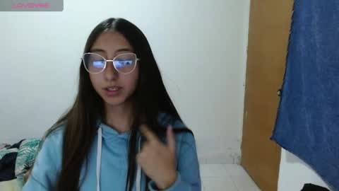 nanylux online show from 04/19/26, 04:12