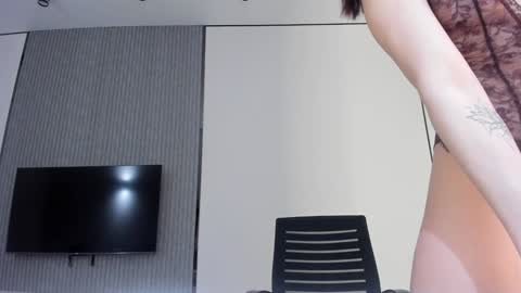 Snapshot of naomi_52 chatting on 12/30/24, 06:31 Naomi online show from 12/30/24, 06:31