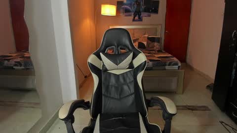 Snapshot of naomi_berckley chatting on 02/13/25, 01:19 naomi_berckley online show from 02/13/25, 01:19