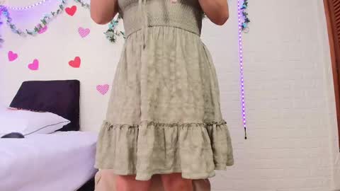 Snapshot of naomi_diamond_ chatting on 09/14/25, 12:48 Naomi online show from 09/14/25, 12:48