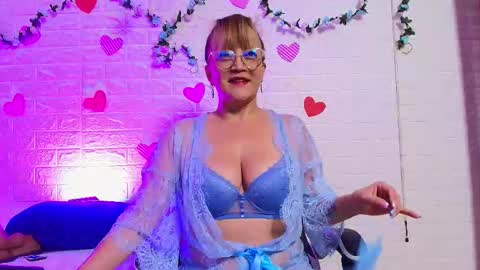 Snapshot of naomi_diamond_ chatting on 09/21/25, 12:07 Naomi online show from 09/21/25, 12:07