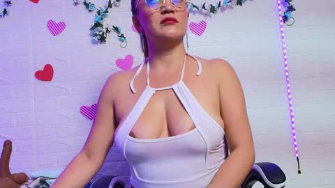 Snapshot of naomi_diamond_ chatting on 10/08/25, 10:35 Naomi online show from 10/08/25, 10:35