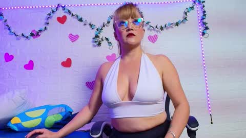 Snapshot of naomi_diamond_ chatting on 10/13/25, 11:10 Naomi online show from 10/13/25, 11:10