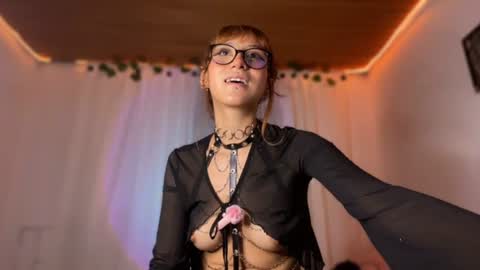  Naomi  online show from 06/10/26, 11:24
