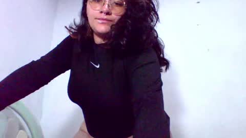 Snapshot of naomi_moon3 chatting on 12/24/24, 12:22 Naomi online show from 12/24/24, 12:22