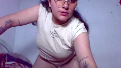 Snapshot of naomi_moon3 chatting on 12/28/24, 02:11 Naomi online show from 12/28/24, 02:11