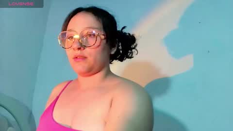 Snapshot of naomi_moon3 chatting on 02/04/25, 03:11 Naomi online show from 02/04/25, 03:11