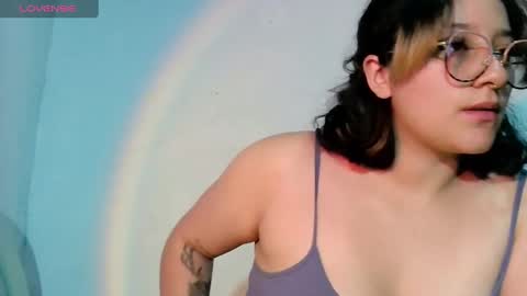 Snapshot of naomi_moon3 chatting on 02/11/25, 03:29 Naomi online show from 02/11/25, 03:29