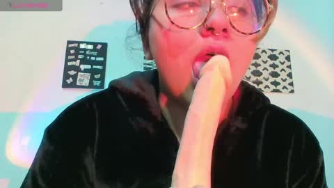 Snapshot of naomi_moon3 chatting on 03/12/25, 04:19 Naomi online show from 03/12/25, 04:19