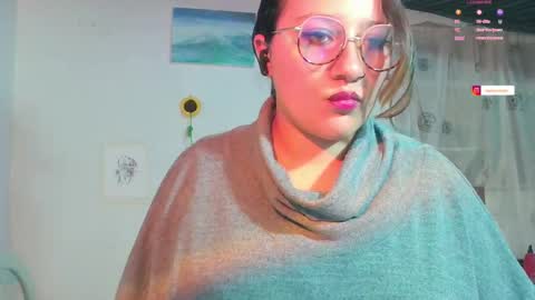 Snapshot of naomi_moon3 chatting on 09/09/25, 12:54 Naomi online show from 09/09/25, 12:54