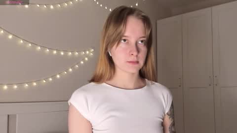 Snapshot of naomi_oops chatting on 11/09/25, 11:03 Naomi online show from 11/09/25, 11:03