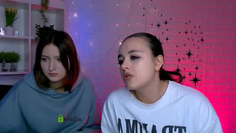 Snapshot of naomi_pratt chatting on 12/22/25, 12:46 Naomi online show from 12/22/25, 12:46