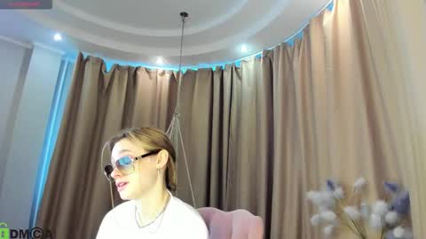 Naomi online show from 09/30/25, 01:32