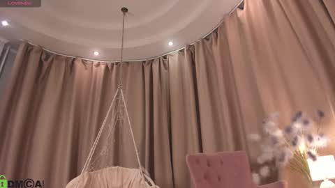 Naomi online show from 10/15/25, 12:33