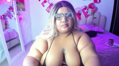 Snapshot of naomiasha_ chatting on 02/22/25, 02:17 online show from 02/22/25, 02:17