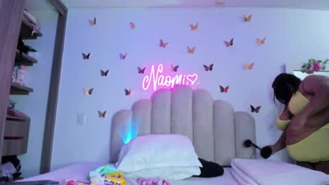 Snapshot of naomiasha_ chatting on 10/01/25, 11:44 online show from 10/01/25, 11:44