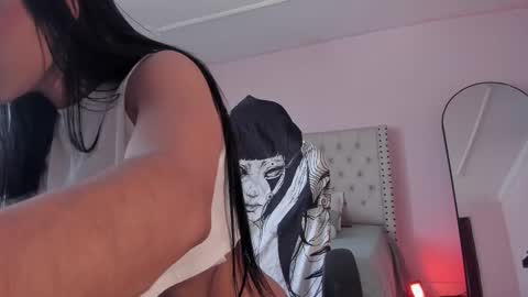 Snapshot of naomibrinks1 chatting on 11/02/25, 05:15 Heidy online show from 11/02/25, 05:15