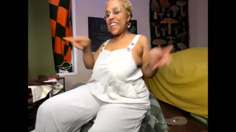 Naomigiirl6 online show from 01/24/25, 06:35