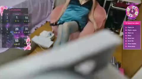 Snapshot of naomihoney77 chatting on 11/08/25, 11:36 NaomiHoneys Private Room online show from 11/08/25, 11:36