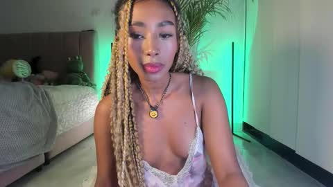 Naomii online show from 09/13/25, 01:05