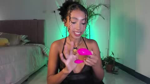 Naomii online show from 11/12/25, 01:17