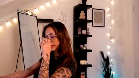 naomii_20 online show from 09/18/25, 03:03
