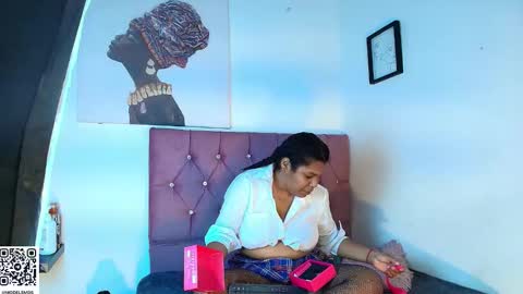 Naomi Campbel online show from 12/21/25, 02:13