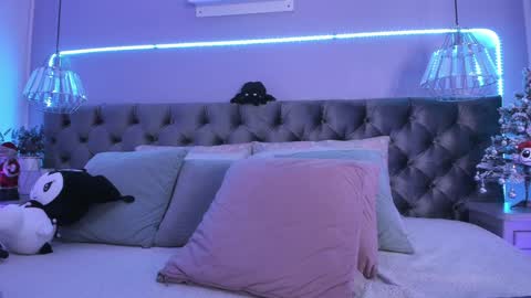 Naomi online show from 12/24/24, 08:05