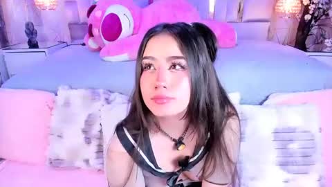 Snapshot of naomii_star chatting on 06/17/26, 05:43 online show from 06/17/26, 05:43