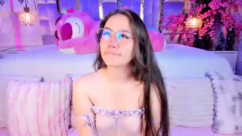 Snapshot of naomii_star chatting on 07/21/26, 06:38 online show from 07/21/26, 06:38