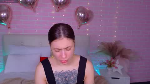 Naomi online show from 11/26/25, 04:57