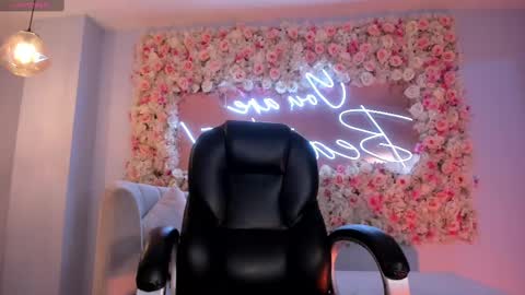 Naomi online show from 02/20/25, 12:47