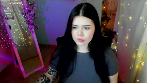 Snapshot of naomivibes chatting on 05/07/26, 06:30 Naomi online show from 05/07/26, 06:30