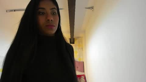 Snapshot of naomy__smith__ chatting on 02/06/25, 05:51 N A O M Y online show from 02/06/25, 05:51