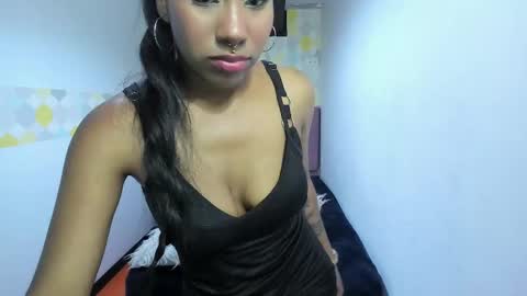 Snapshot of naomy__smith__ chatting on 02/10/25, 03:32 N A O M Y online show from 02/10/25, 03:32