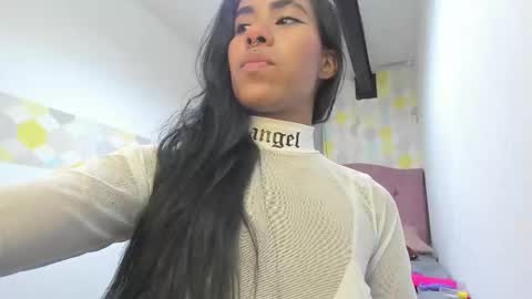 Snapshot of naomy__smith__ chatting on 03/03/25, 04:14 N A O M Y online show from 03/03/25, 04:14