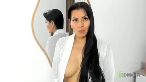 Snapshot of naomy_smithx chatting on 02/23/25, 10:42 Naomy Smith online show from 02/23/25, 10:42